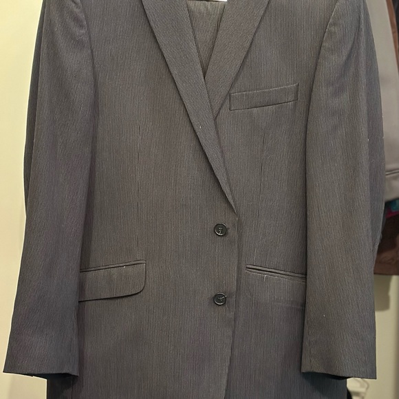 Kenneth Cole Reaction dark grey suit with stripe, very faint. - Picture 3 of 8